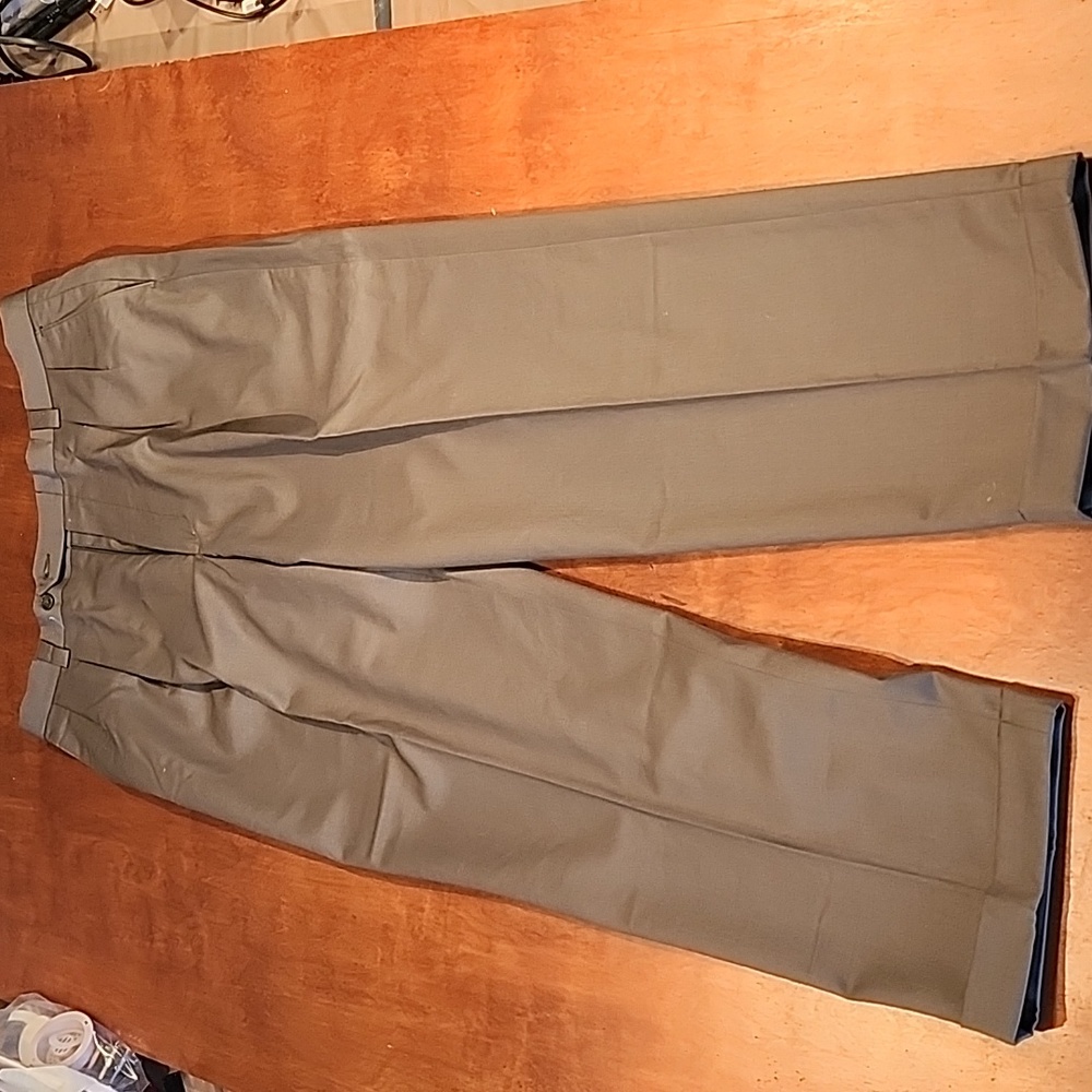 Front pleated cuffed dress pants